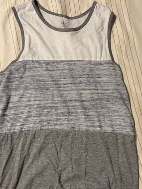 wonder nation White, Heather Gray & Dark Gray Colorblock Tank Top